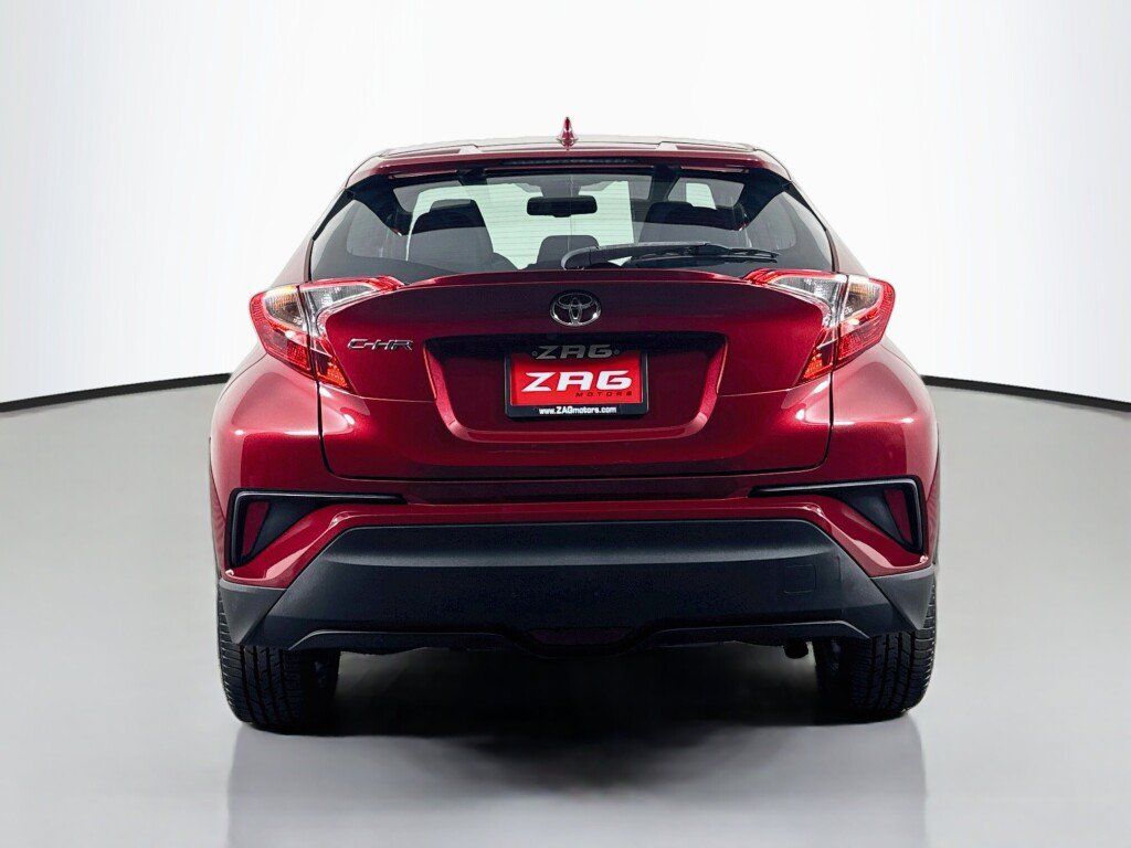 Used 2018 Toyota C-HR XLE FWD image 4