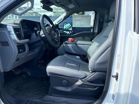 Used 2025 Ford F550 4x4 Regular Cab Super Duty image 5