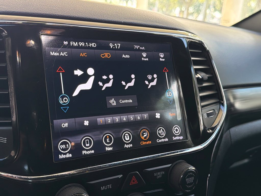 Used 2021 Jeep Grand Cherokee Laredo X RWD image 8
