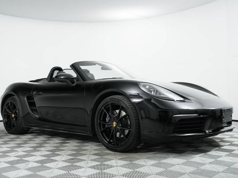 Used 2021 Porsche 718 Boxster RWD image 13