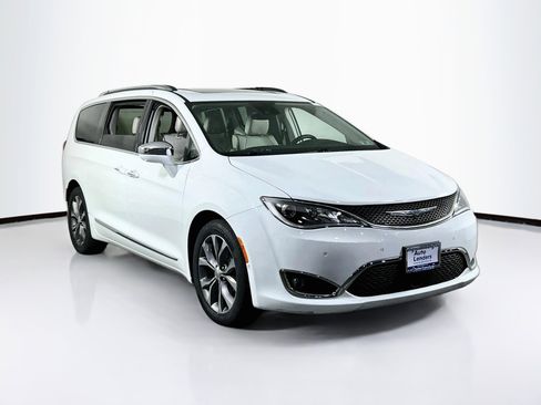 Used 2017 Chrysler Pacifica Limited w/ UConnect Theater Package image 3