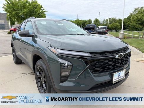 New 2026 Chevrolet Trax LT w/ Driver Confidence Package FWD image 2