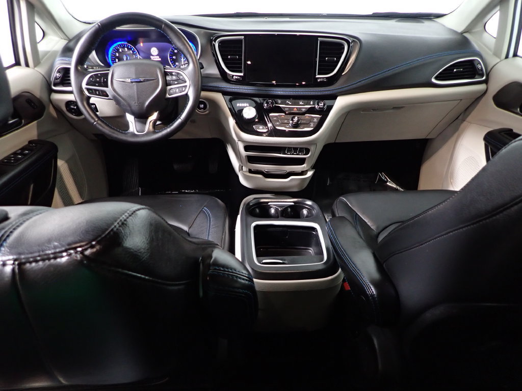 Used 2021 Chrysler Pacifica Touring-L FWD image 29