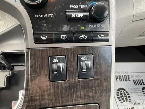 Used 2015 Toyota Venza XLE AWD/4WD image 22
