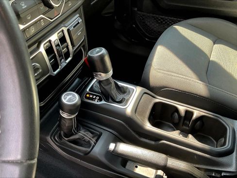 Used 2023 Jeep Wrangler Unlimited Sahara AWD/4WD image 18