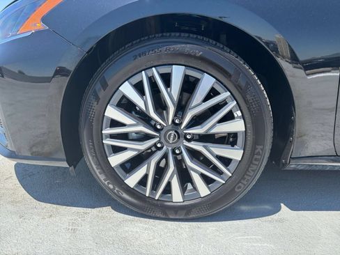 Used 2025 Nissan Altima 2.5 SV FWD image 30