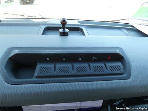 Used 2023 Ford Bronco Everglades image 32