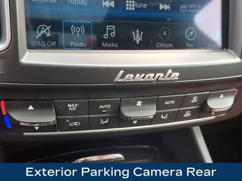 Used 2020 Maserati Levante image 14