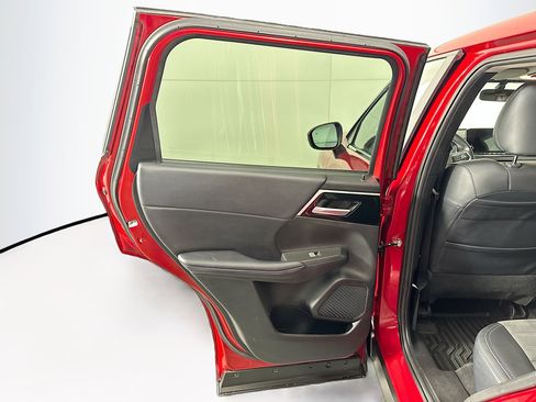 Used 2024 Mitsubishi Outlander SE image 27