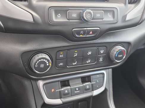 Used 2022 GMC Terrain SLE FWD image 19