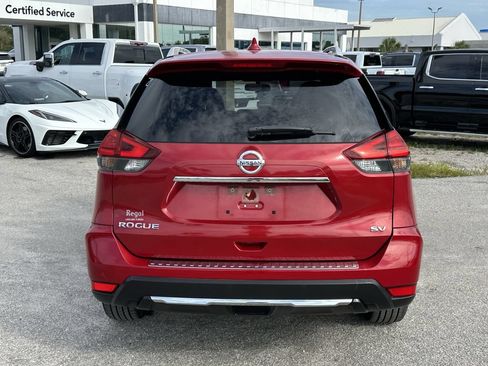 Used 2017 Nissan Rogue SV w/ SV Premium Package FWD image 6