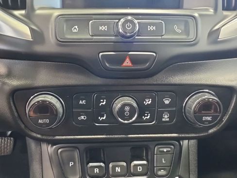 Used 2020 GMC Terrain SLE w/ Driver Convenience Package FWD image 25
