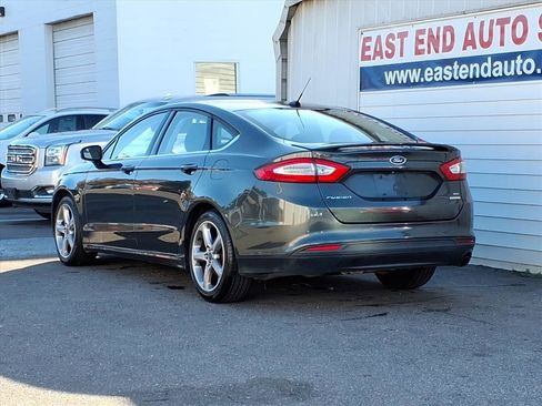 Used 2015 Ford Fusion SE w/ Equipment Group 201A image 3