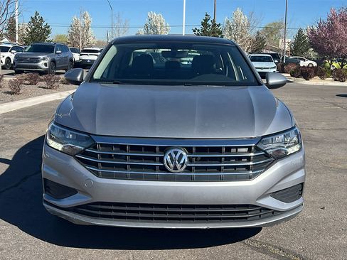 Used 2021 Volkswagen Jetta SE w/ SE Cold Weather Package image 2