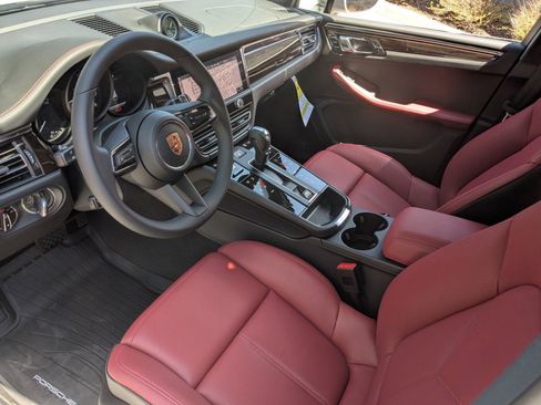 New 2026 Porsche Macan AWD/4WD image 4