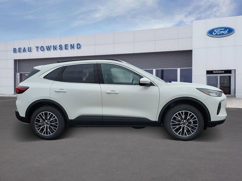 New 2026 Ford Escape SE image 3