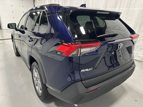 Used 2025 Toyota RAV4 XLE AWD/4WD image 5