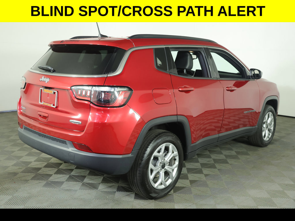 Used 2025 Jeep Compass Latitude AWD/4WD image 8
