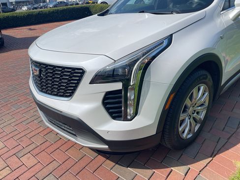 Used 2020 Cadillac XT4 Premium Luxury w/ Cold Weather Package AWD/4WD image 2