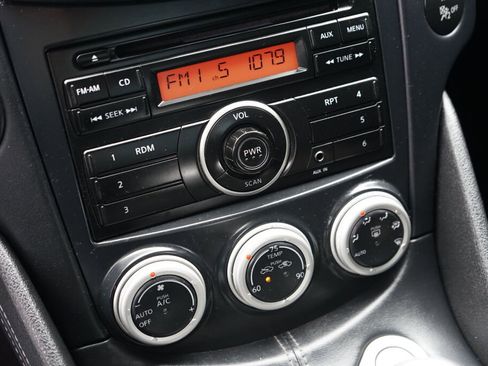 Used 2013 Nissan 370Z Base image 18