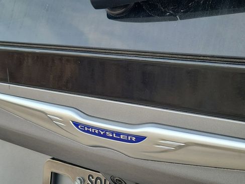 Used 2020 Chrysler Pacifica Touring w/ Tire & Wheel Group image 6