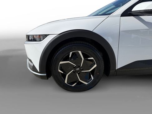 Certified 2024 Hyundai Ioniq 5 SEL RWD image 9