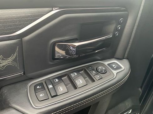 Used 2022 RAM 3500 Limited AWD/4WD image 17