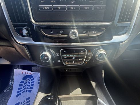 Used 2018 Chevrolet Traverse LT FWD image 12