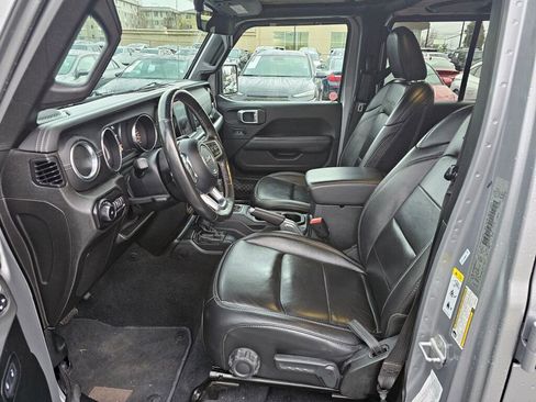 Used 2019 Jeep Wrangler Unlimited Sahara w/ Uconnect 4C Nav & Sound Group image 19