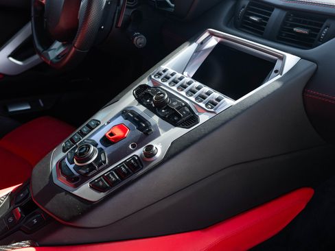 Used 2014 Lamborghini Aventador LP 700-4 image 35