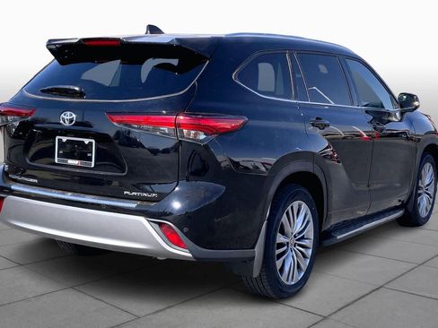 Used 2023 Toyota Highlander Platinum image 13