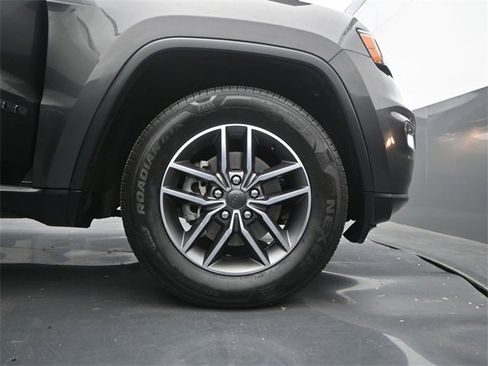 Used 2020 Jeep Grand Cherokee Limited w/ Luxury Group II image 18