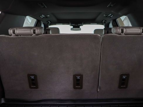 Used 2023 Chevrolet Suburban Z71 w/ Luxury Package image 34