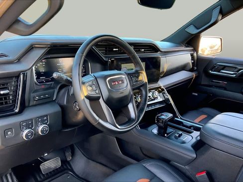 Used 2024 GMC Sierra 1500 AT4 w/ Technology Package AWD/4WD image 18