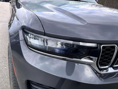 Used 2022 Jeep Grand Cherokee Laredo w/ Luxury Tech Group I image 29