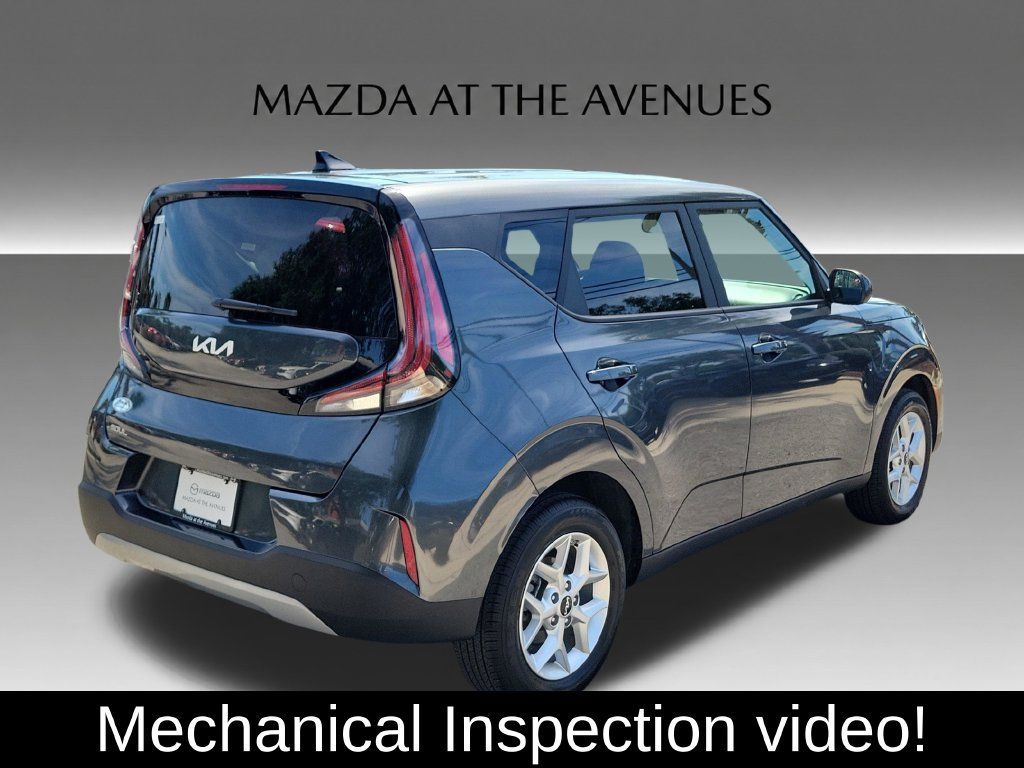 Used 2025 Kia Soul LX w/ LX Technology Package FWD image 4