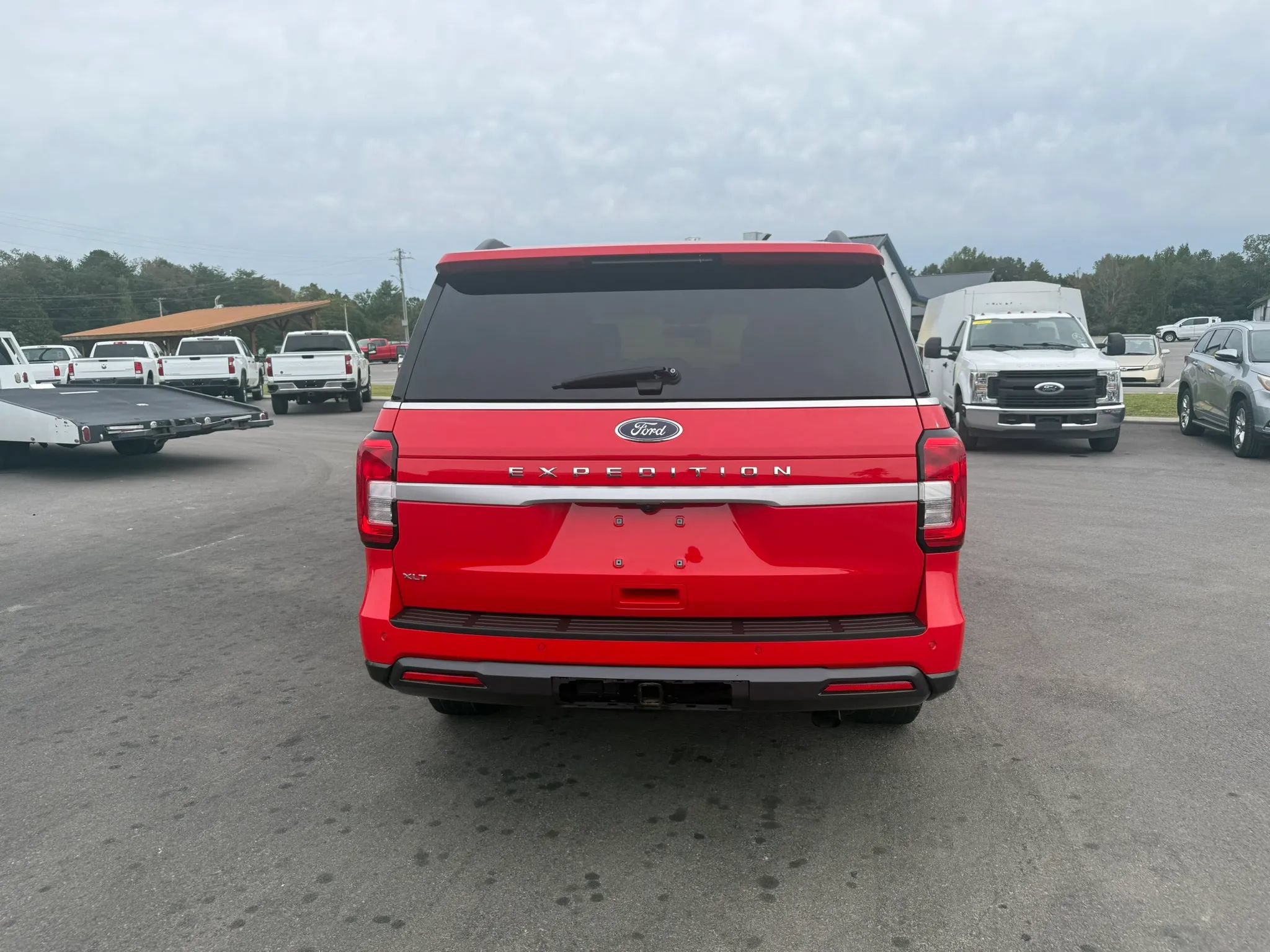 Used 2023 Ford Expedition XLT AWD/4WD image 5