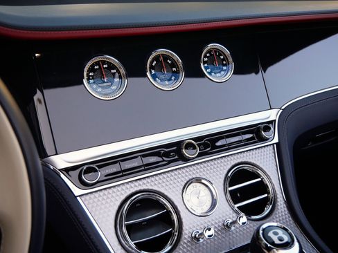 Used 2022 Bentley Continental GT image 15