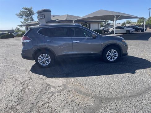 Used 2014 Nissan Rogue SV FWD image 2