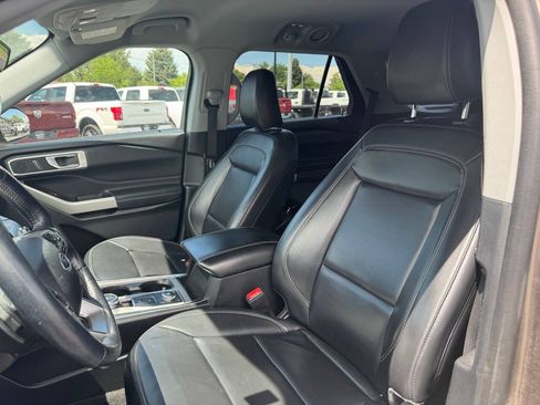 Used 2021 Ford Explorer XLT AWD/4WD image 10