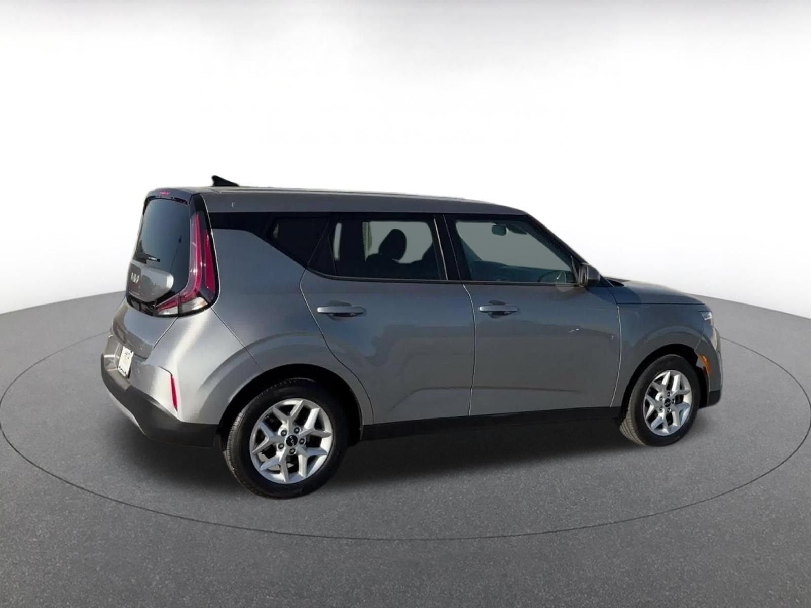 Used 2025 Kia Soul LX w/ LX Technology Package FWD image 14
