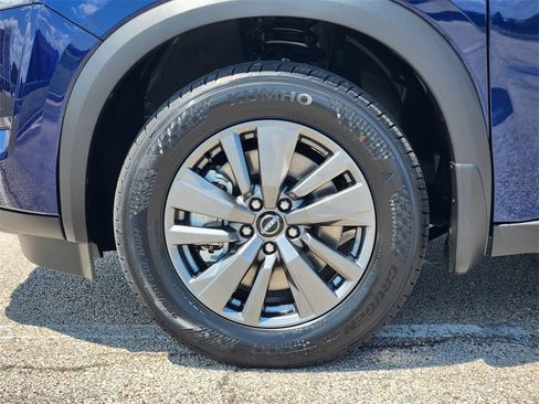 New 2025 Nissan Pathfinder SV image 7