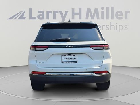 Used 2023 Jeep Grand Cherokee 4WD 4xe image 4