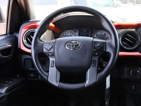Used 2019 Toyota Tacoma TRD Sport w/ Technology Package AWD/4WD image 25