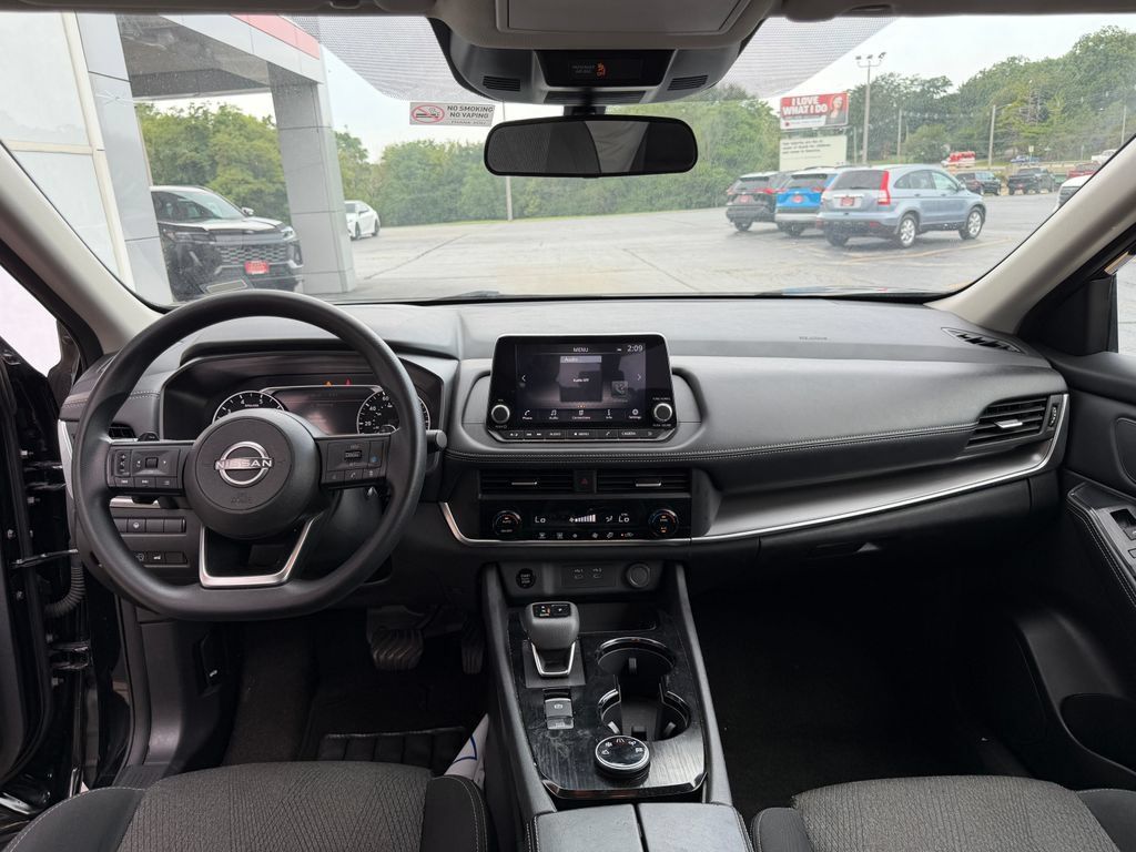 Used 2024 Nissan Rogue SV AWD/4WD image 13