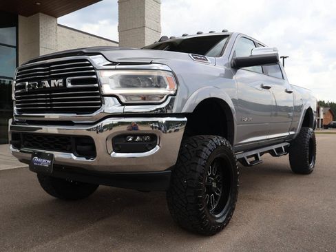 Used 2022 RAM 2500 Laramie AWD/4WD image 2