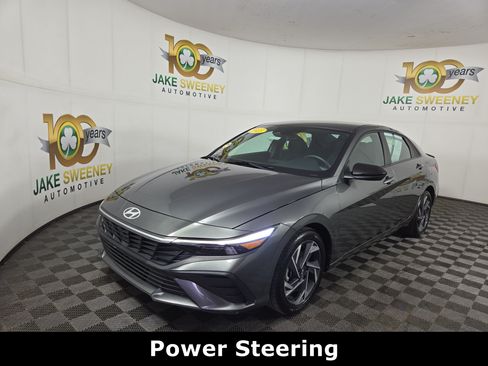 Used 2025 Hyundai Elantra Sport FWD image 3