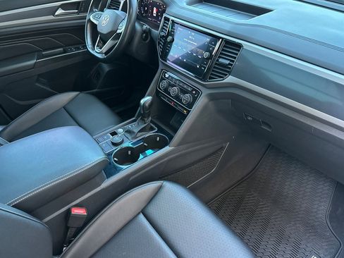 Used 2020 Volkswagen Atlas Cross Sport SEL image 13