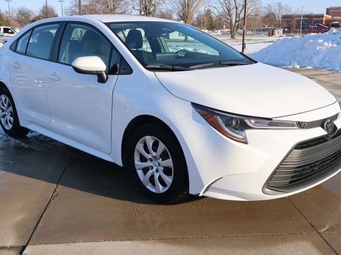 Used 2024 Toyota Corolla LE image 3