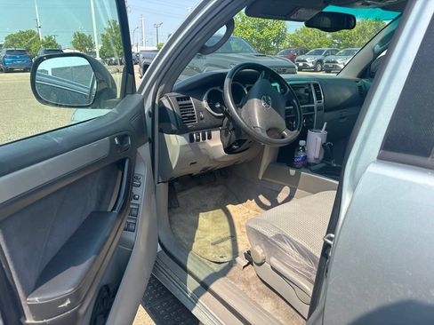 Used 2003 Toyota 4Runner SR5 AWD/4WD image 11